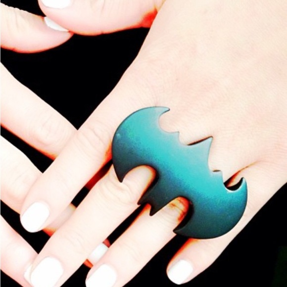 nOir Jewelry DC Comic Series Batman Cuff Bracelet & Double Ring New - Picture 1 of 4